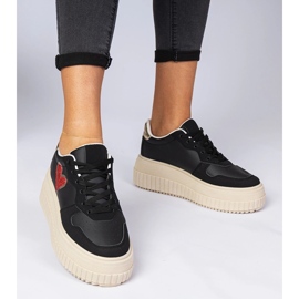 Baskets pour femmes noires avec un cœur en brocart 1