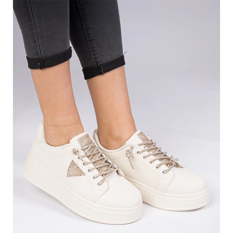 Baskets beige baskets avec zircons dorés 1 Baskets beige baskets avec zircons dorés 1