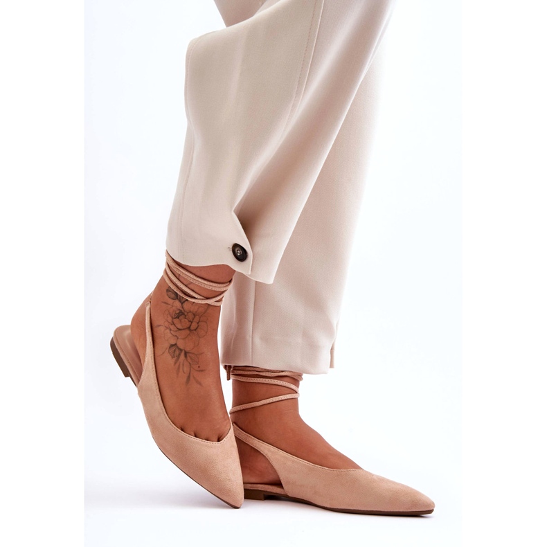 Ballerines beige-nues liées au daim féminin 4
