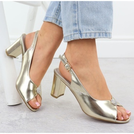 Sandales féminines sur le post métallique Golden Jezzi 6985 doré 1