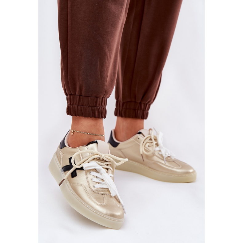 Chaussures de sport féminines basses dorées d'or 2 Chaussures de sport féminines basses dorées d'or 2