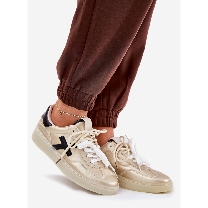 Chaussures de sport féminines basses dorées d'or 1 Chaussures de sport féminines basses dorées d'or 1