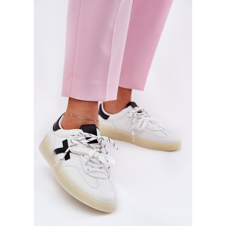 Chaussures de sport féminines basses blanches 2 Chaussures de sport féminines basses blanches 2