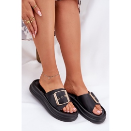 Slippers pour femmes sur une plate-forme massive avec une boucle noire décorative 6
