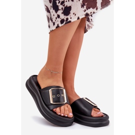 Slippers pour femmes sur une plate-forme massive avec une boucle noire décorative 1
