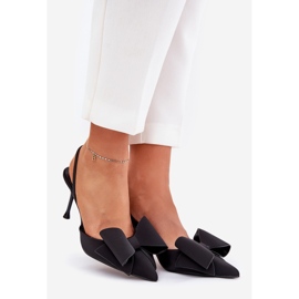 Talons hauts avec des talons nus et un arc noir le noir 1