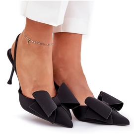 Talons hauts avec des talons nus et un arc noir le noir 10