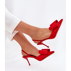 Talons hauts avec des talons nus et un arc rouge 6