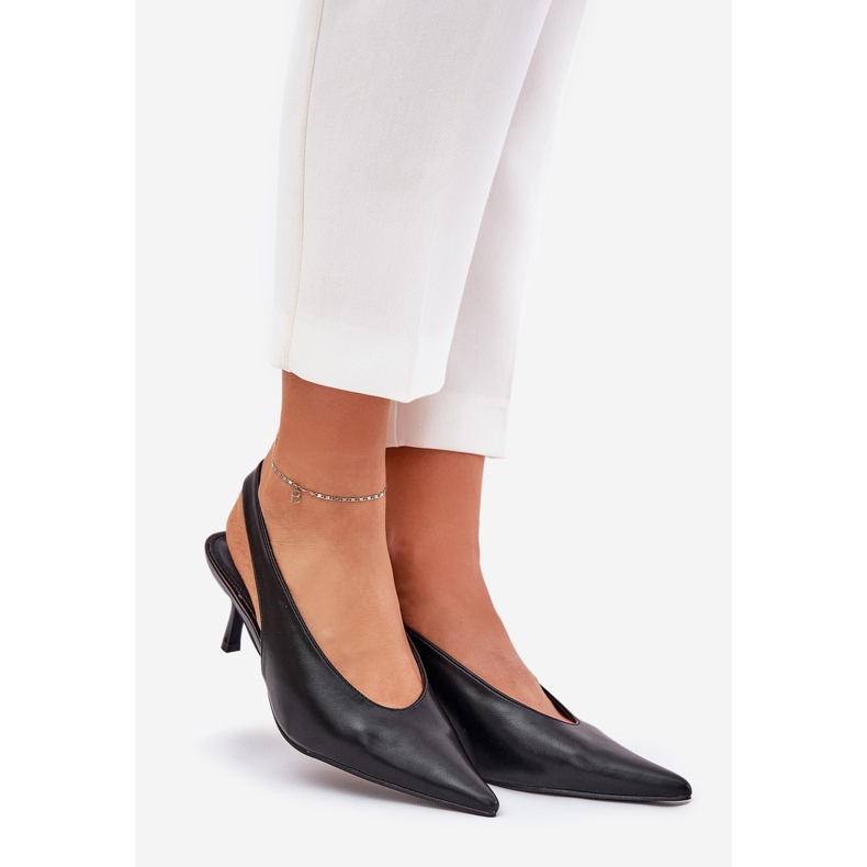Talons hauts avec un talon en cuir écologique extérieur le noir 1 Talons hauts avec un talon en cuir écologique extérieur le noir 1