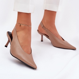 Talons hauts avec un talon écologique en cuir sombre beige 2