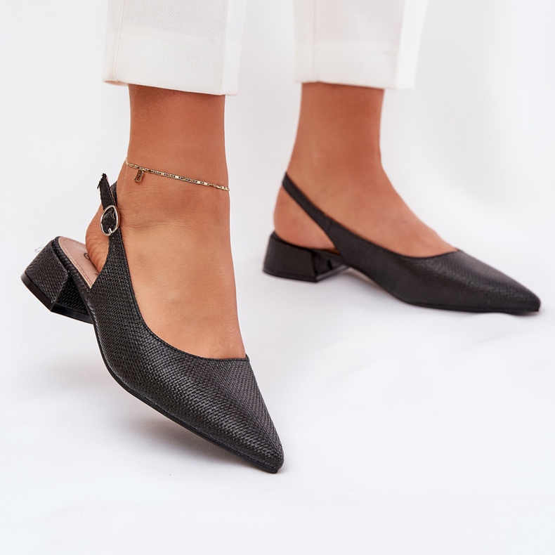 Sandales tressées pour femmes avec un noir de talon délicat 2