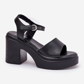 Sandales féminines sur un poste et une plate-forme massive avec un noir en cuir écologique le noir 4