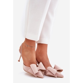 Talons hauts avec des talons nus et un arc beige 1