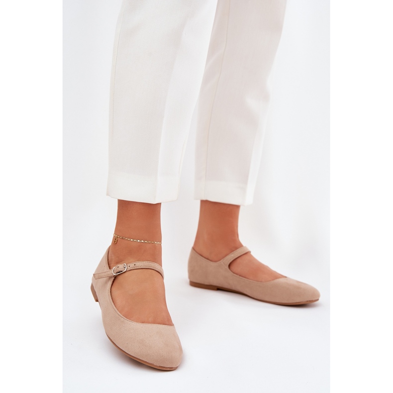 Ballerines avec une courroie eco beige 2