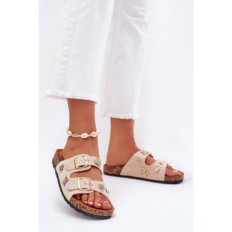 Slippers pour femmes sur une semelle de liège avec boucles et épingles beige 2
