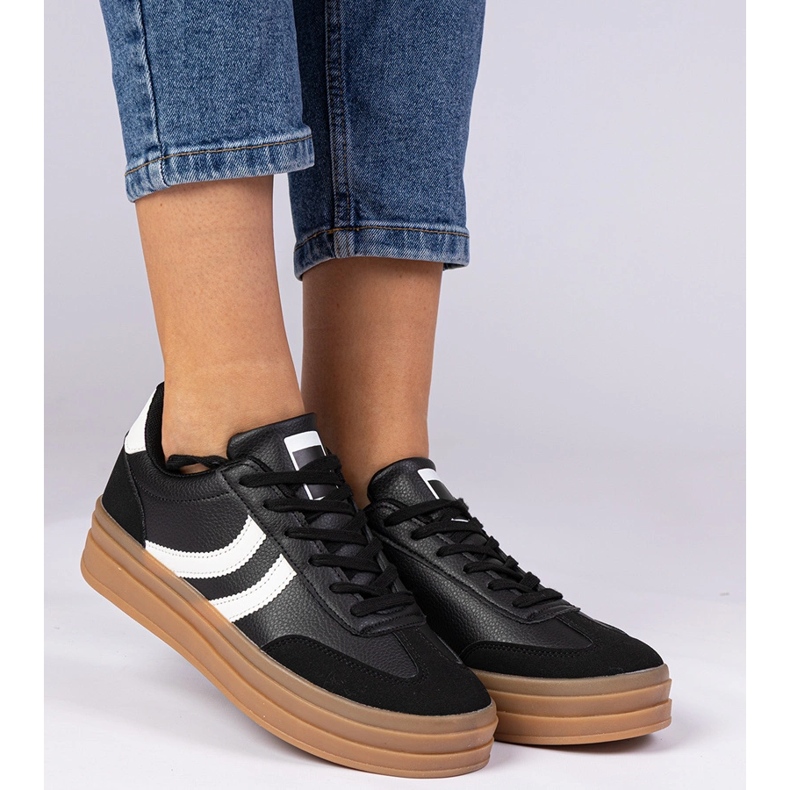 Baskets noires baskets pour femmes sur la plate-forme 2