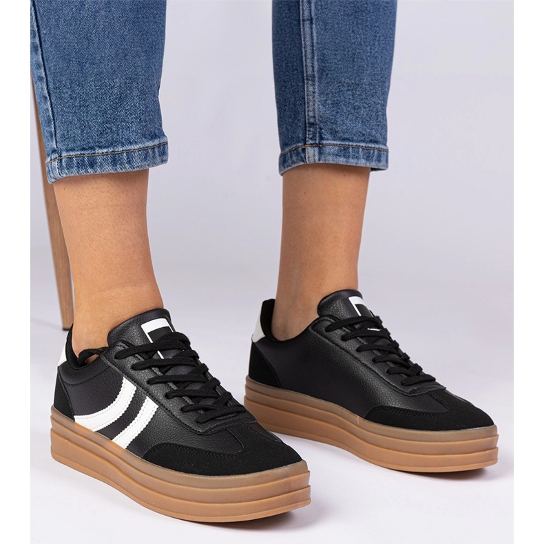 Baskets noires baskets pour femmes sur la plate-forme 1