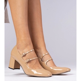 Pompes pour femmes beige sur le pilier avec des boucles 1 Pompes pour femmes beige sur le pilier avec des boucles 1