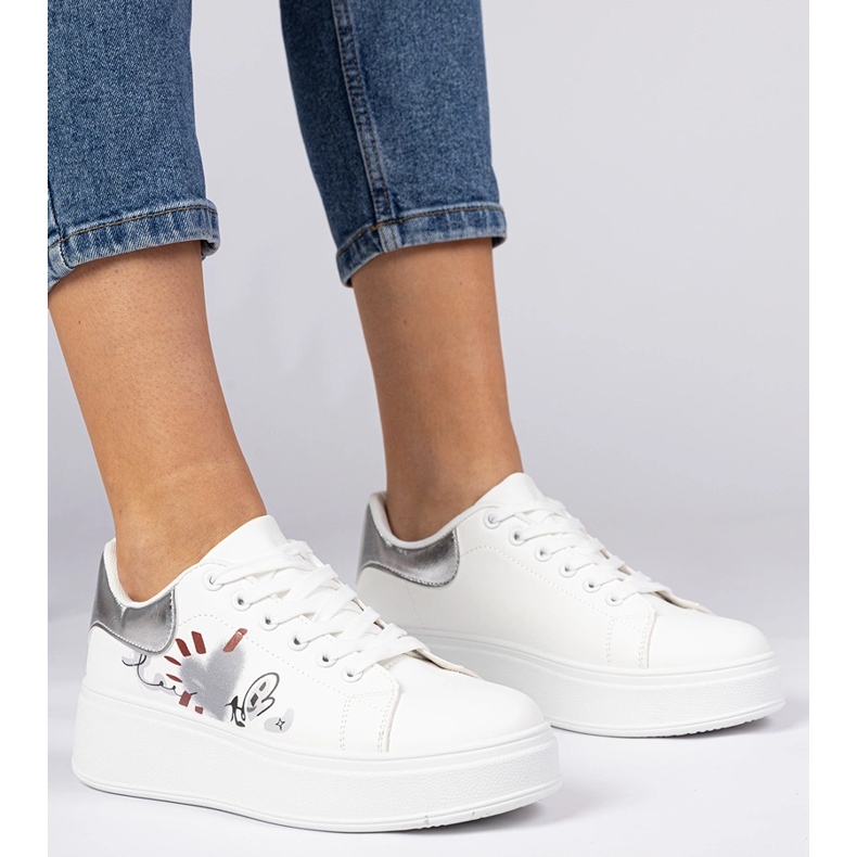 Baskets blanches et argentées baskets sportives féminines avec imprimé 1