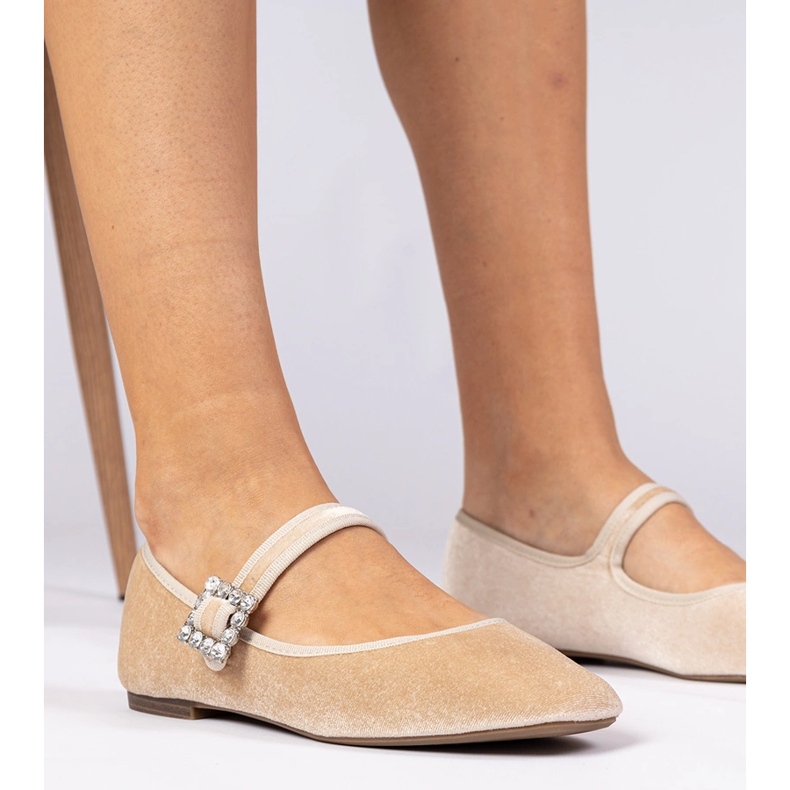Ballerines de velours féminines beige avec une boucle 1