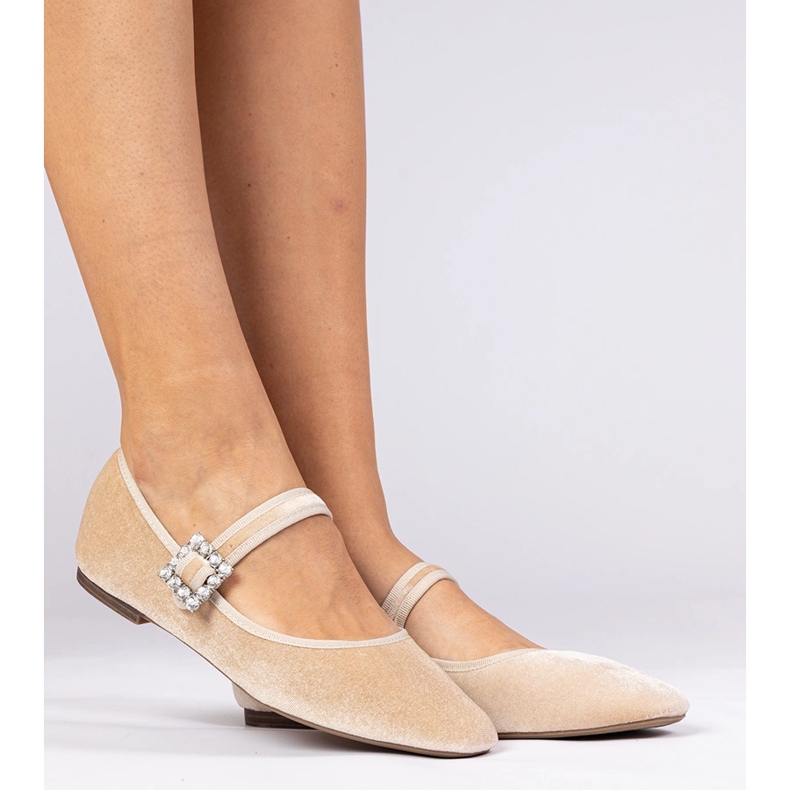 Ballerines de velours féminines beige avec une boucle 2