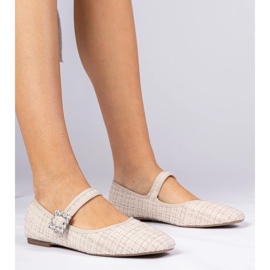Ballerines féminines beige avec une boucle et des cristaux 1