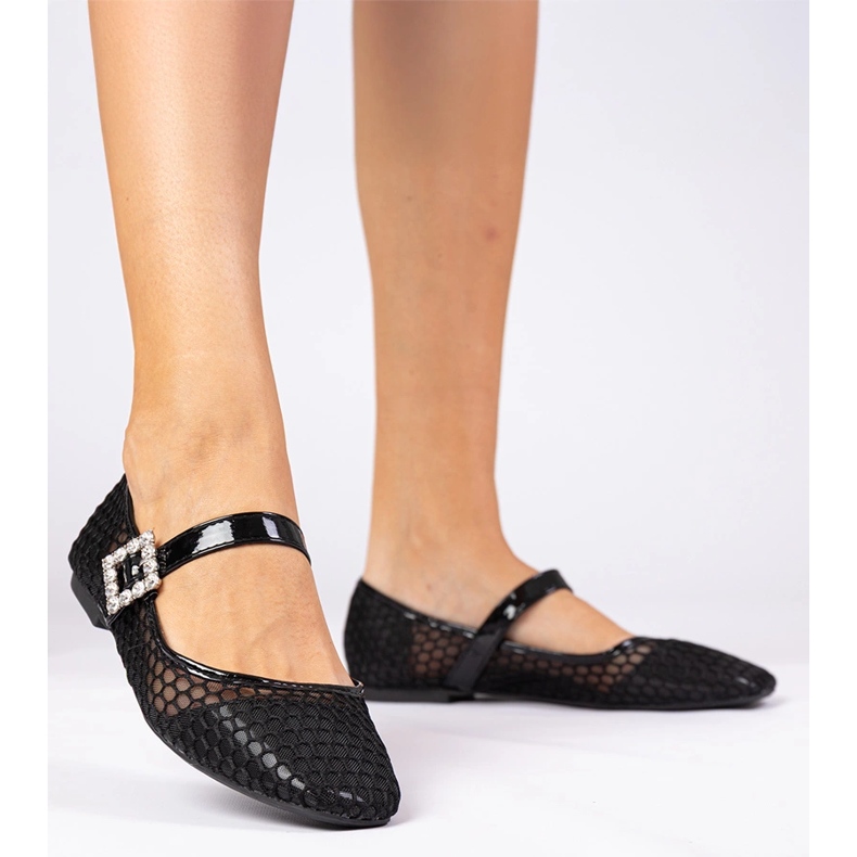 Ballerinas en filet noire avec une pince et un cristal 2