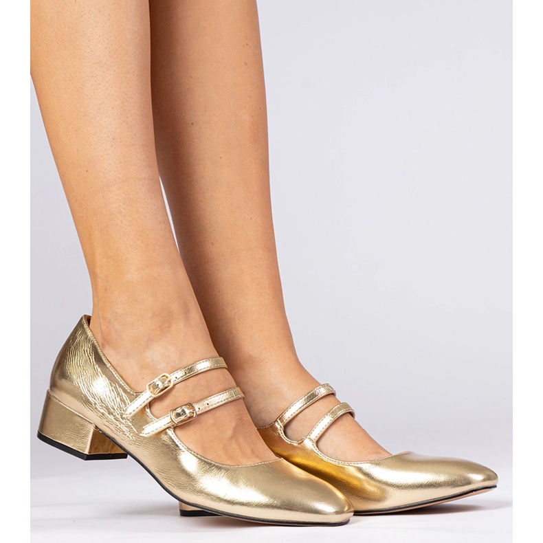 Pompes pour femmes dorées sur le pilier avec des boucles d'or 1