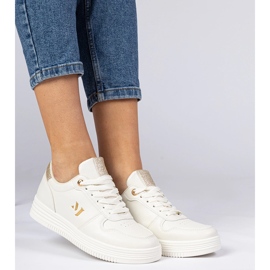 Baskets féminines beige avec brocart doré 1 Baskets féminines beige avec brocart doré 1