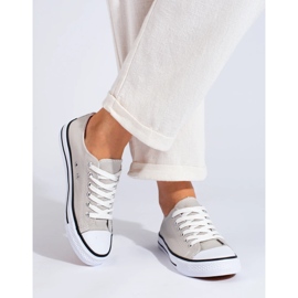 Baskets grises 1