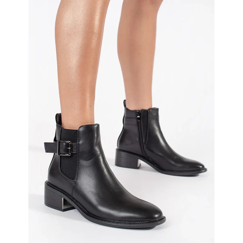 Bottes classiques avec une ceinture noir 1