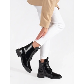 Bottines à lacets noires pour femmes en cuir écologique verni le noir 2 Bottines à lacets noires pour femmes en cuir écologique verni le noir 2