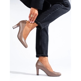 Escarpins classiques à talons beige foncé de Shelovet 1 Escarpins classiques à talons beige foncé de Shelovet 1