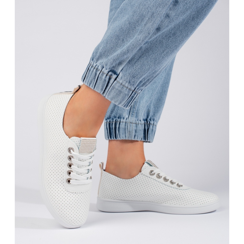 Baskets femme blanches ajourées 2