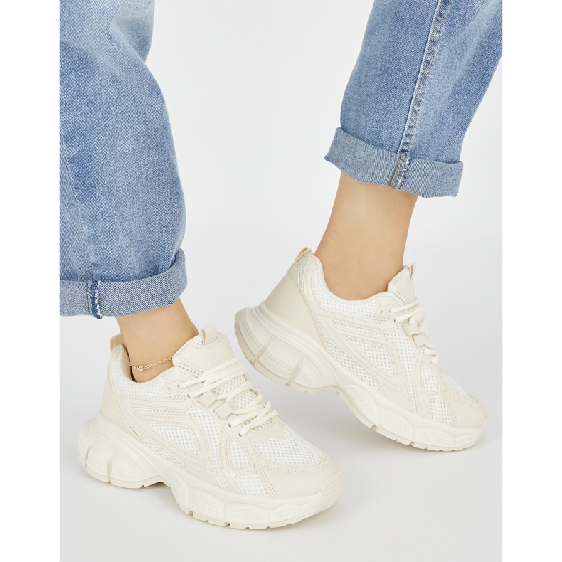 Baskets beiges à semelle épaisse 1