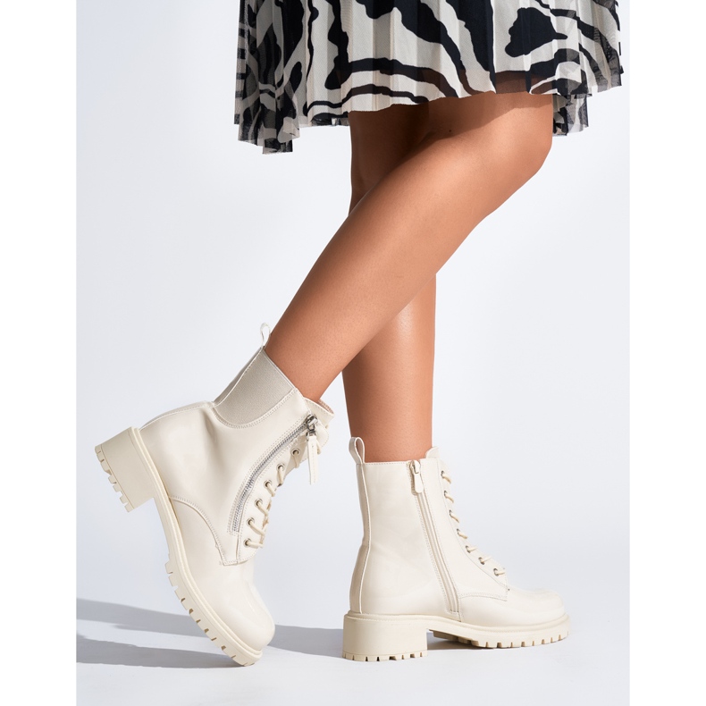 Bottines femme en cuir verni beige sur plateforme 2