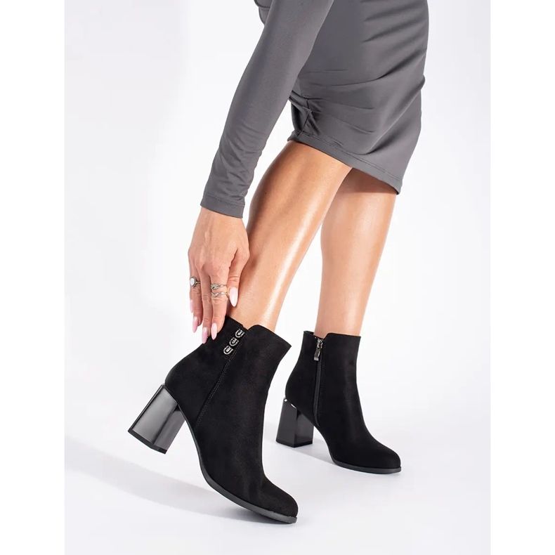 Bottines noires en daim le noir 1