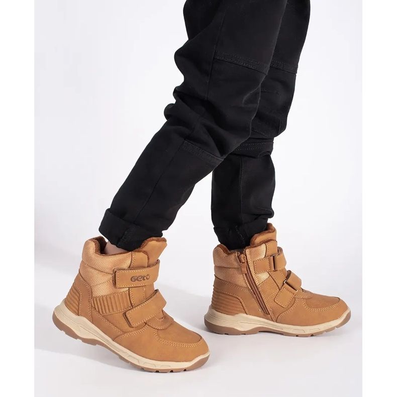 Bottines garçon isolées avec velcro brun 2 Bottines garçon isolées avec velcro brun 2