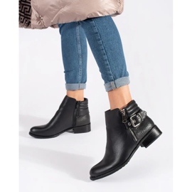 Bottines Chelsea femme noires à talon plat 1
