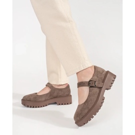 Goodin Chaussures beige sur la plate-forme en daim 1