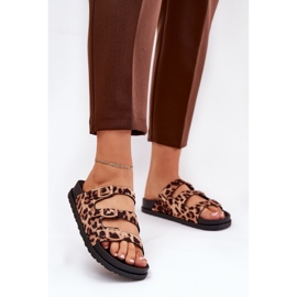 Les tongs pour femmes avec des rayures et une boucle avec un imprimé léopard marron brun 2
