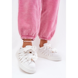 Baskets en cuir eco sur la plate-forme blanche 2