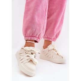 Baskets en cuir eco sur la plate-forme beige 2