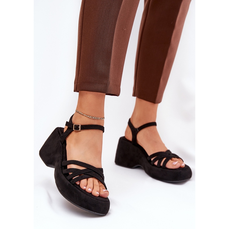 Sandales sur la plate-forme et cales avec Eco Suede Black le noir 2 Sandales sur la plate-forme et cales avec Eco Suede Black le noir 2