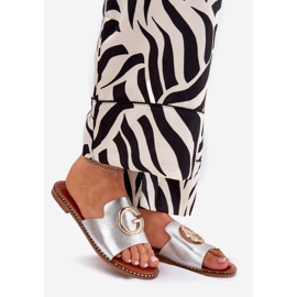 Slippers pour femmes en cuir écologique avec un détail en argent décoratif gris 1