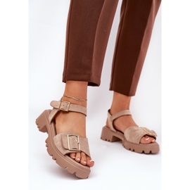 Sandales pour femmes en daim écologique avec une boucle beige 2