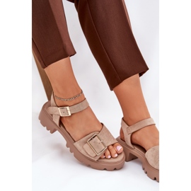 Sandales pour femmes en daim écologique avec une boucle beige 6