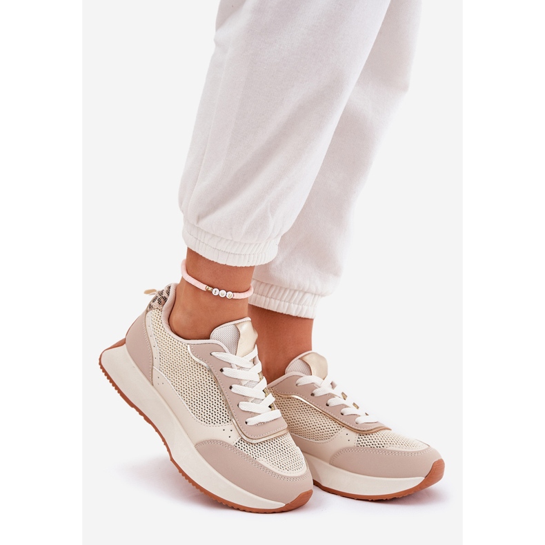 Chaussures de sport pour femmes avec un maillage sur la plate-forme beige 1
