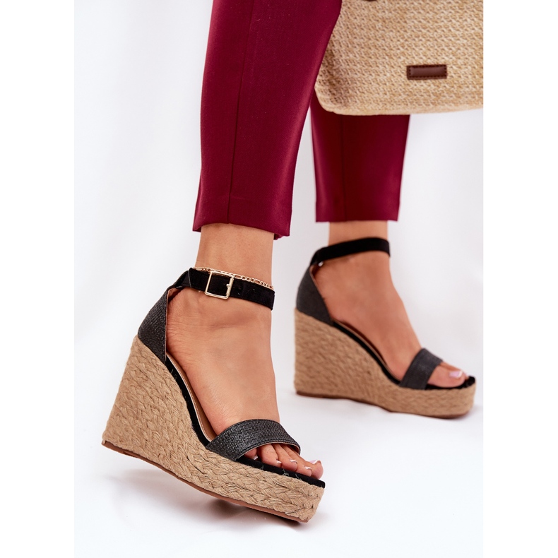 Sandales féminines pour coin avec une tresse noire le noir 2