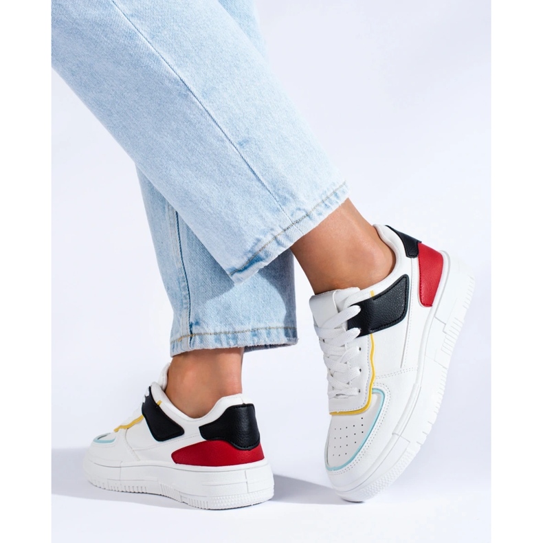 Baskets sur la plate-forme blanche 1